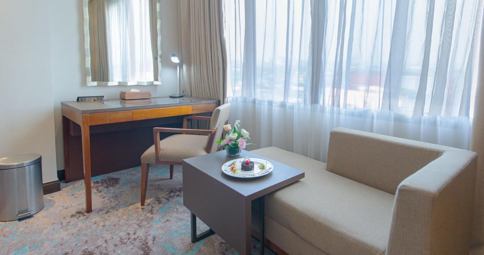 Gumaya Tower Hotel Σεμαράνγκ Εξωτερικό φωτογραφία
