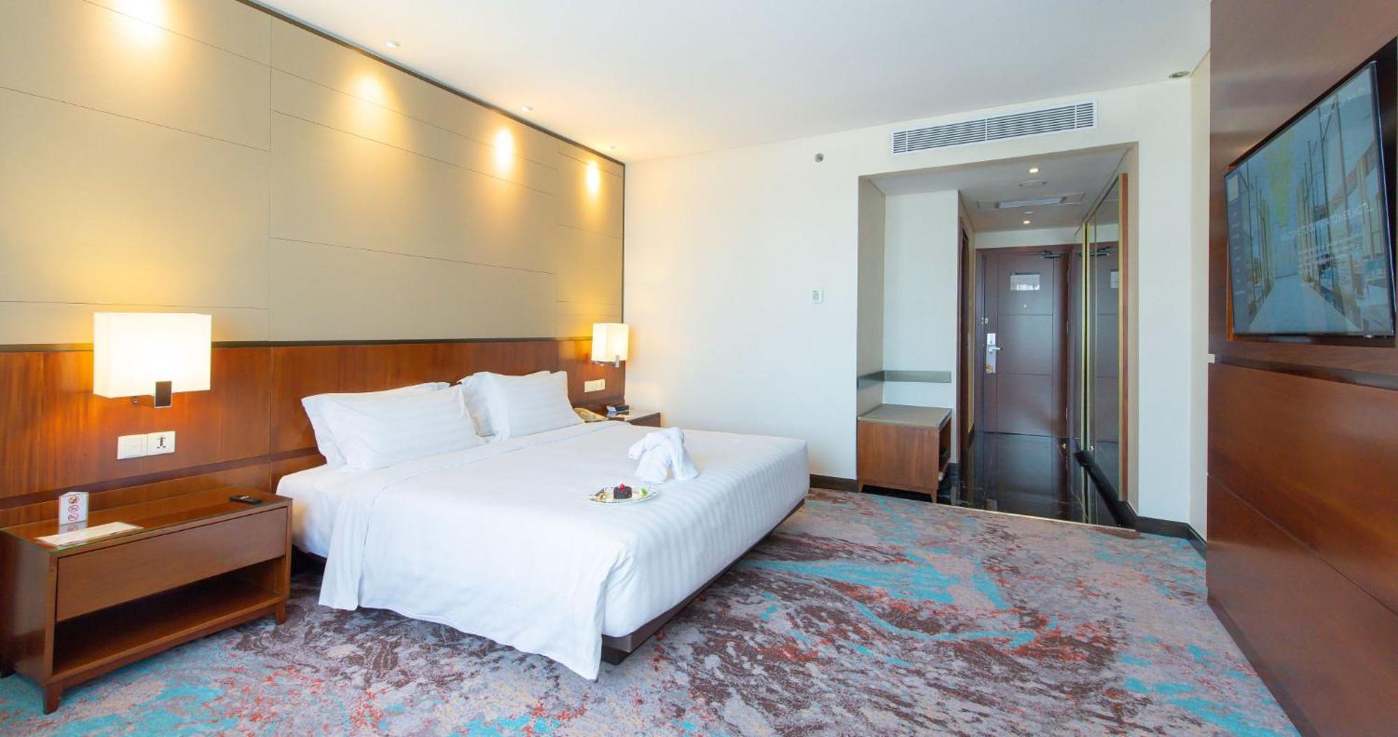 Gumaya Tower Hotel Σεμαράνγκ Εξωτερικό φωτογραφία