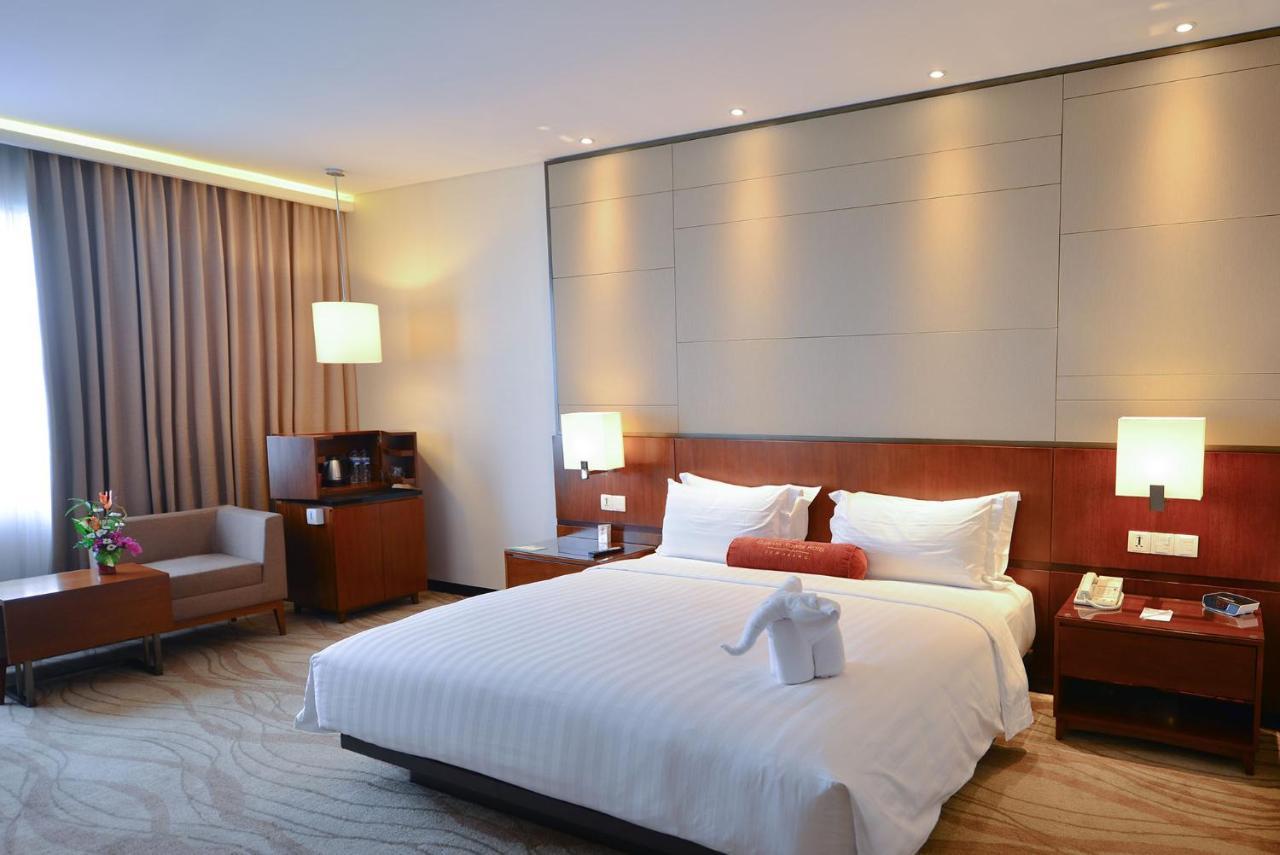 Gumaya Tower Hotel Σεμαράνγκ Εξωτερικό φωτογραφία