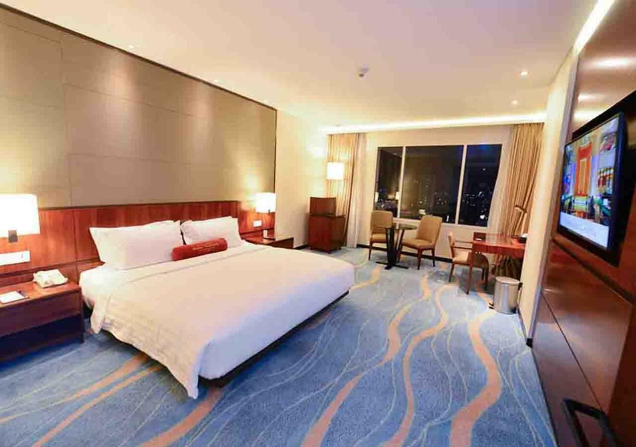 Gumaya Tower Hotel Σεμαράνγκ Εξωτερικό φωτογραφία